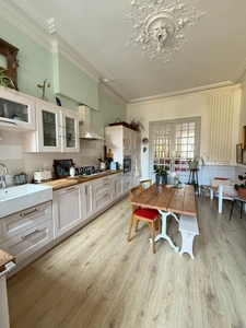 EN EXCLUSIVITE ! Maison de ville de caractère 242m², 4 chambres, avec jardin 147 000 €