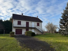 Pavillon de 155m², 5 chambres avec possibilité de 2 appartements indépendants sur terrain de 1527m² 138 000 €