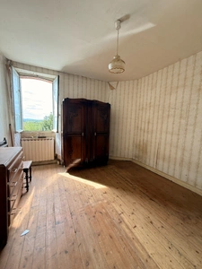 EN EXCLUSIVITE ! Propriété 2 maisons + dépendances sur 4700 m2 de terrain (ou 1ha8 si nécessaire) 88 000 €