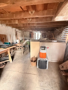 Maison de caractère en pierre, 121 m², 5 chambres avec belles dépendances sur 6 688 m² de terrain 148 500 €