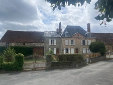 Demeure de 284m², 11 pièces, 7 chambres avec 600m² de dépendances, terrain de 2200m² 211 000 €