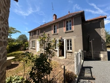Maison en pierre de 126m², 4 chambres, avec grange 65 000 €