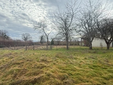 Pavillon de plain pied, 2 chambres, avec dépendances, sur 5425m² de terrain 85 500 €