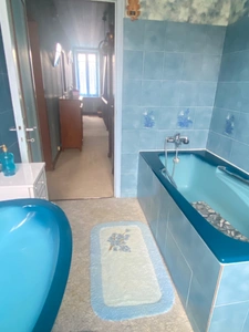 Maison de village, 103m², 3 chambres, terrasse et jardinet avec 2 garages 59 900 €