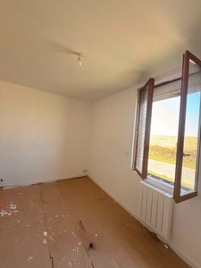 Ancienne grange à finir de restaurer 140m², 4 chambres, sur 1,2 hectares de terrain, 79 000 €