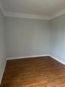 Maison de ville restaurée, 106m2 avec garage sur terrain 283m²  79 400 €