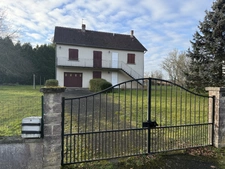 Pavillon de 155m², 5 chambres avec possibilité de 2 appartements indépendants sur terrain de 1527m² 138 000 €