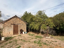EN EXCLUSIVITE ! Propriété 2 maisons + dépendances sur 4700 m2 de terrain (ou 1ha8 si nécessaire) 88 000 €
