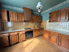 Pavillon sur sous sol, 118m², 3 chambres avec véranda sur 2721m² de terrain 128 000 €
