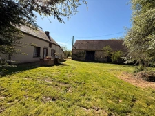 EN EXCLUSIVITE ! Propriété avec maison d'habitation 87m², dépendances sur 13 600m² de terrain 148 000 €