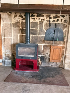 EN EXCLUSIVITE Maison en pierre de 113m² avec grange sur 2,4ha de terrain 128 000 €