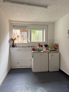 Maison de ville de 157m² avec potentiel local professionnel et dépendances, jardin 69 900 €