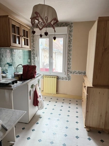 Maison de ville de 157m² avec potentiel local professionnel et dépendances, jardin 90 950 €