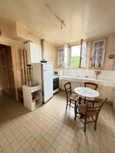Pavillon élevé sur sous sol, 79m², 3 chambres sur 626m² de terrain 54 000 €
