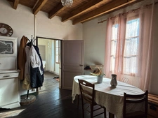 EN EXCLUSIVITE ! Maison de village, 110m², 4 pièces, avec dépendances sur terrain de 8783 m² 76 000 €