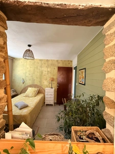 EN EXCLUSIVITE ! Maison en pierre 54m², 2 chambres sur 593m² de terrain + Terrain indépendant de 1420m² 66 500 €