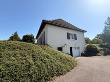 Pavillon sur sous sol de 170m², 5 chambres, piscine sur terrain de 2000m² 197 000 €