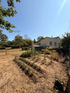 EN EXCLUSIVITE ! Maison en pierre 54m², 2 chambres sur 593m² de terrain + Terrain indépendant de 1420m² 66 500 €