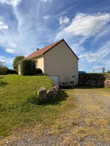 Pavillon de 68m² 2 chambres avec vue exceptionnelle sur vallée et chateau de Puyguillon 2998m² de terrain 117 500€