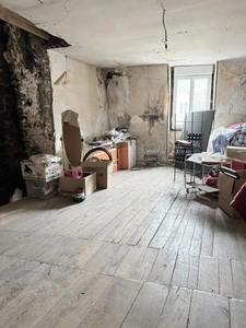 Maison de ville de 157m² avec potentiel local professionnel et dépendances, jardin 69 900 €