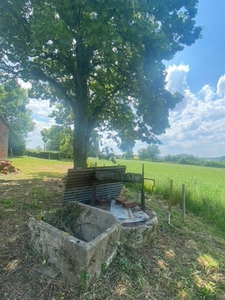 EN EXCLUSIVITE ! Maison de village, 110m², 4 pièces, avec dépendances sur terrain de 8783 m² 76 000 €