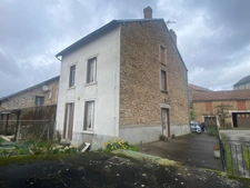 Maison de village, 103m², 3 chambres, terrasse et jardinet avec 2 garages 59 900 €