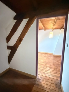 EN EXCLUSIVITE Maison en pierre de 113m² avec grange sur 2,4ha de terrain 128 000 €