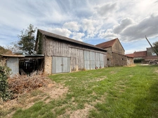 EN EXCLUSIVITE ! Propriété 2 maisons + dépendances sur 4700 m2 de terrain (ou 1ha8 si nécessaire) 88 000 €