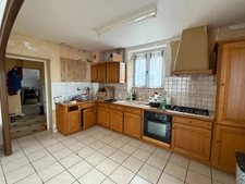 Maison 3 pièces 72m² à finir de restaurer+grenier aménageable avec grange indépendante sur 1363m² de terrain 81 500 €