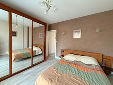 Pavillon sur sous sol de 170m², 5 chambres, piscine sur terrain de 2000m² 197 000 €