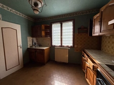 Pavillon sur sous sol, 118m², 3 chambres avec véranda sur 2721m² de terrain 128 000 €