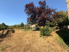 EN EXCLUSIVITE ! Authentique bâtisse en pierre 93m², sur près d'un hectare de terrain bordé par la rivière 79 900 €