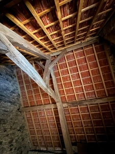 EN EXCLUSIVITE ! Maison en pierre à finir de restaurer, 73m² avec grange sur terrain de 2 200 m²