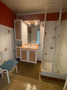 Maison en pierre, 167m², avec grange sur 730m² de terrain 112 000 €