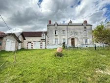 EN EXCLUSIVITE Très belle propriété de 215m² avec piscine et dépendances sur 3000 m² de terrain 199 990 €