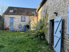 BELLE OPPORTUNITE ! Maison en pierre de 165m², pleine de charme, 4 chambres, Cour intérieure de 379m² 93 000 €