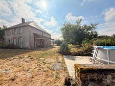 Maison de caractère en pierre, 121 m², 5 chambres avec belles dépendances sur 6 688 m² de terrain 148 500 €