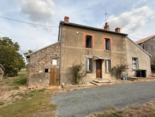 EN EXCLUSIVITE ! Propriété 2 maisons + dépendances sur 4700 m2 de terrain (ou 1ha8 si nécessaire) 88 000 €