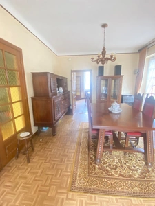 Maison de village, 103m², 3 chambres, terrasse et jardinet avec 2 garages 59 900 €