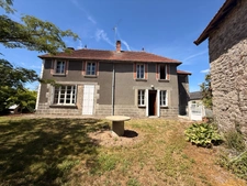 Maison en pierre de 126m², 4 chambres, avec grange 65 000 €