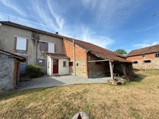 Gite/Maison en pierre, 164m², avec dépendances sur 945m² de terrain 127 000 €