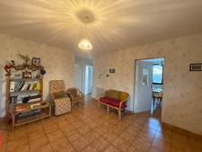 Pavillon de 155m², 5 chambres avec possibilité de 2 appartements indépendants sur terrain de 1527m² 138 000 €