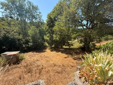 EN EXCLUSIVITE ! Authentique bâtisse en pierre 93m², sur près d'un hectare de terrain bordé par la rivière 79 900 €