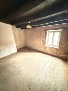 EN EXCLUSIVITE ! Maison en pierre 57m² à restaurer avec grange et garage sur terrain 486m² 29 900 €