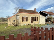 EN EXCLUSIVITE ! Maison de village, 110m², 4 pièces, avec dépendances sur terrain de 8783 m² 76 000 €