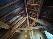 Maison à restaurer de 51m² avec possibilité de 46m² supplémentaire + dépendances sur 3674m² de terrain 37500€