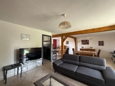 Gite/Maison en pierre, 164m², avec dépendances sur 945m² de terrain 127 000 €
