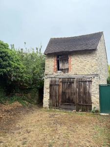Maison de ville de 157m² avec potentiel local professionnel et dépendances, jardin 69 900 €