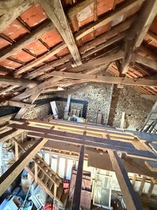 EN EXCLUSIVITE ! Maison en pierre de 115m2 + dépendances sur 4079m2 de terrain 89 990 €