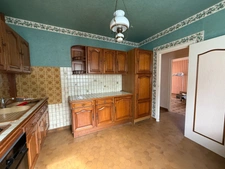 Pavillon sur sous sol, 118m², 3 chambres avec véranda sur 2721m² de terrain 128 000 €